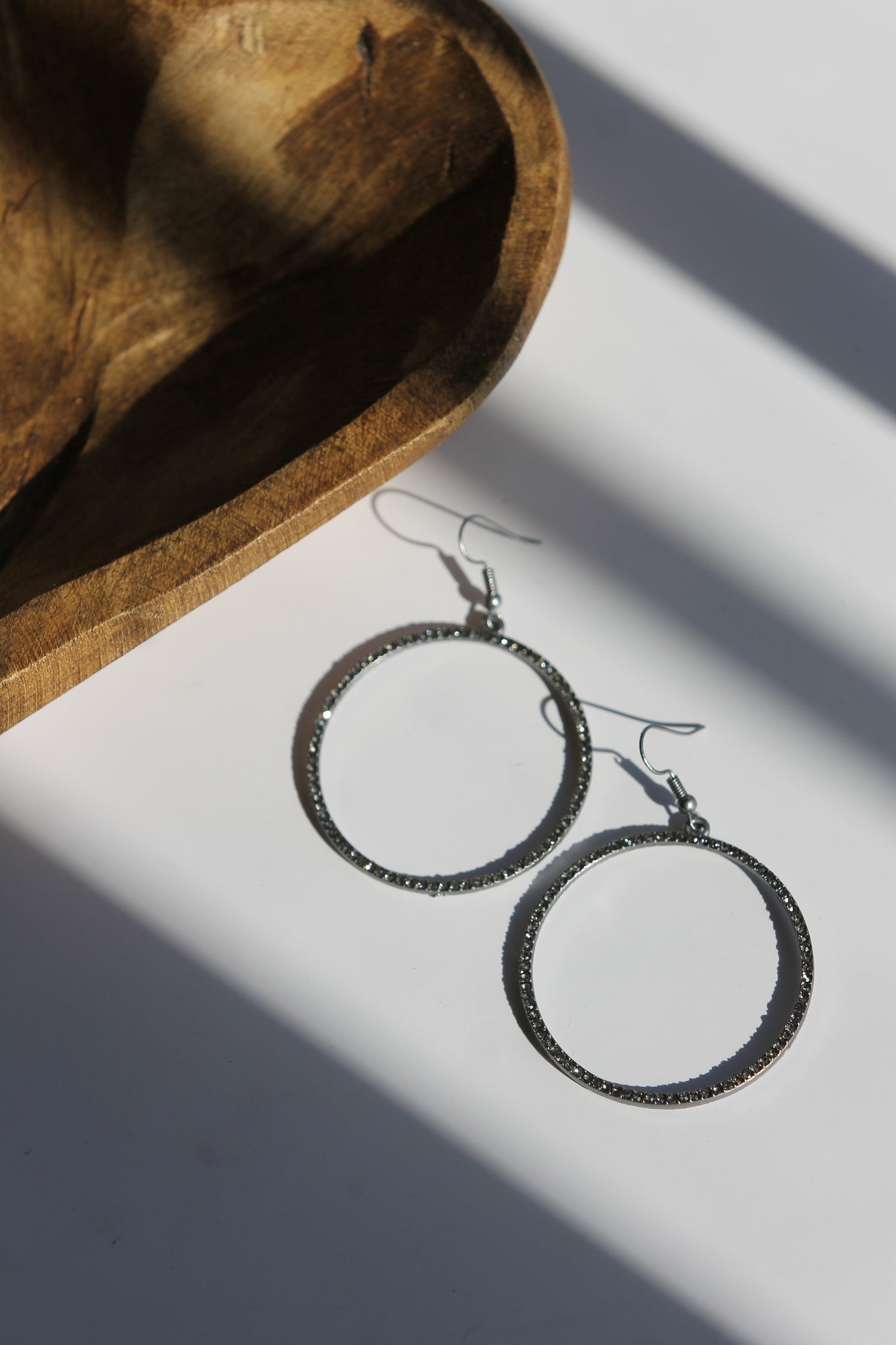 Pendientes de aro de plata con diamantes negros