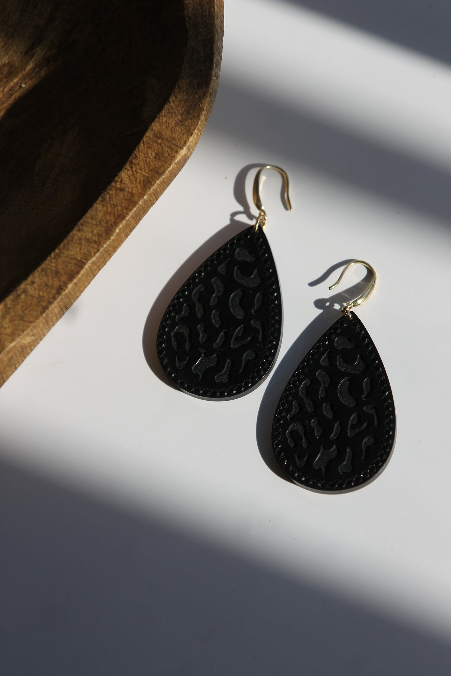 Pendientes colgantes negros